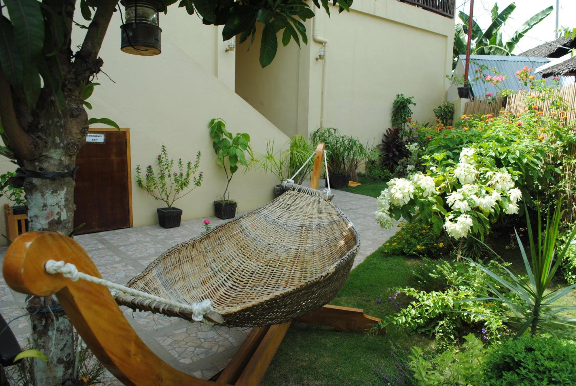 Captain'S Lodge And Bar Панглао Екстериор снимка